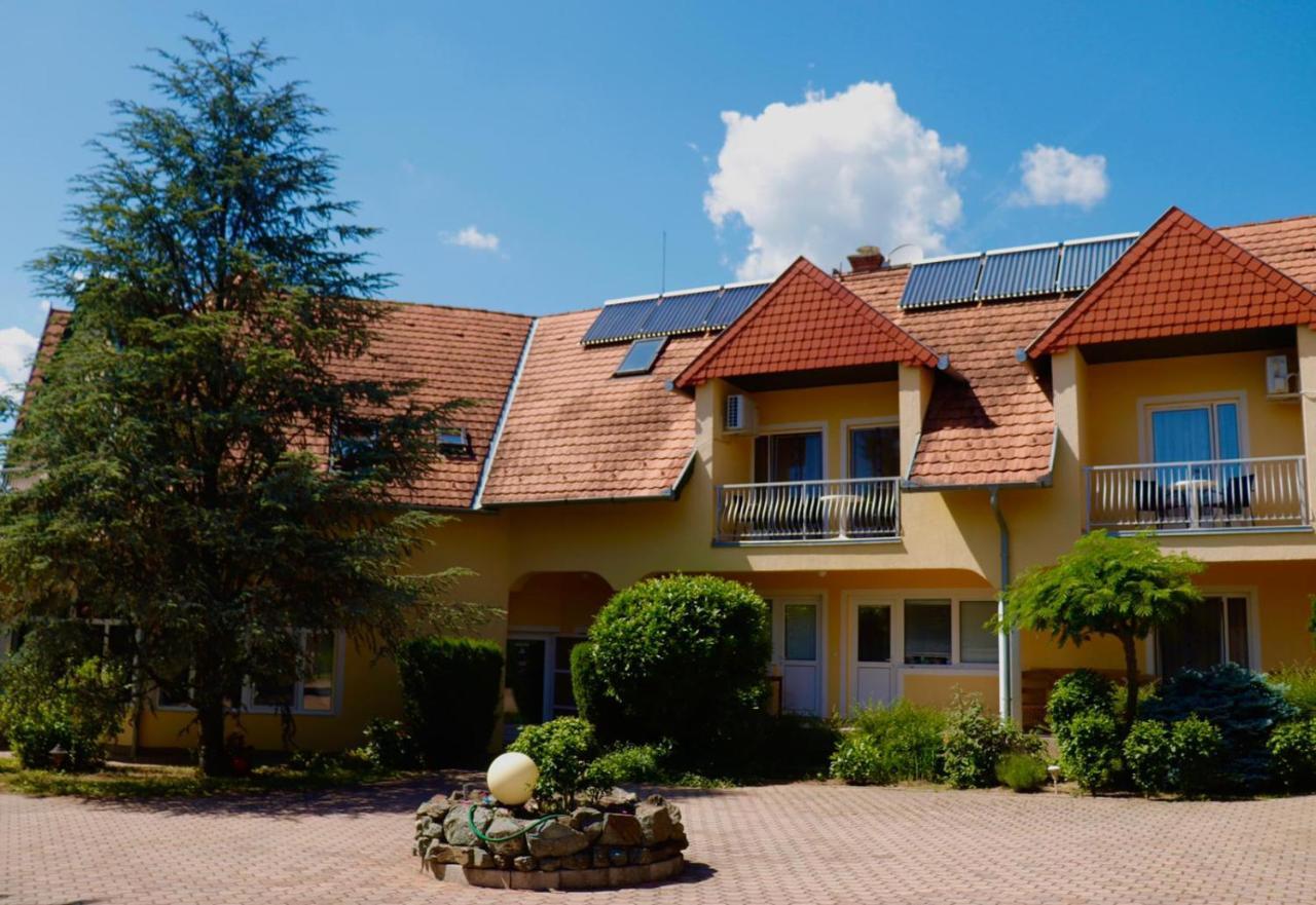 Wagner Panzio Hotel Cserszegtomaj Exterior photo