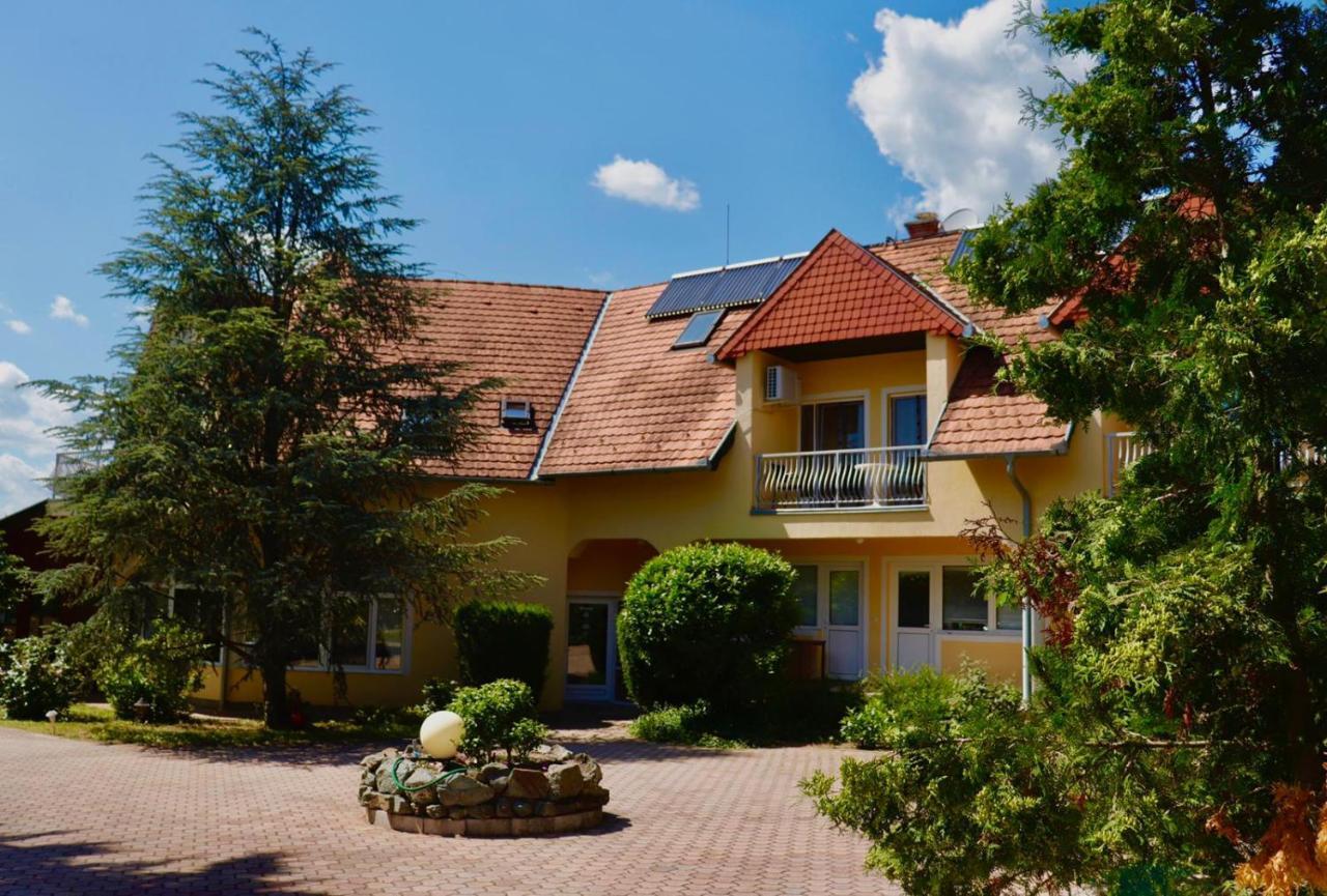 Wagner Panzio Hotel Cserszegtomaj Exterior photo