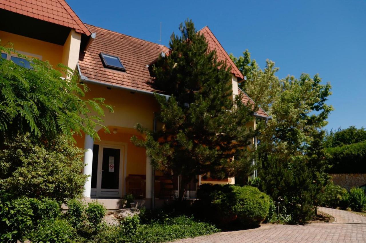 Wagner Panzio Hotel Cserszegtomaj Exterior photo