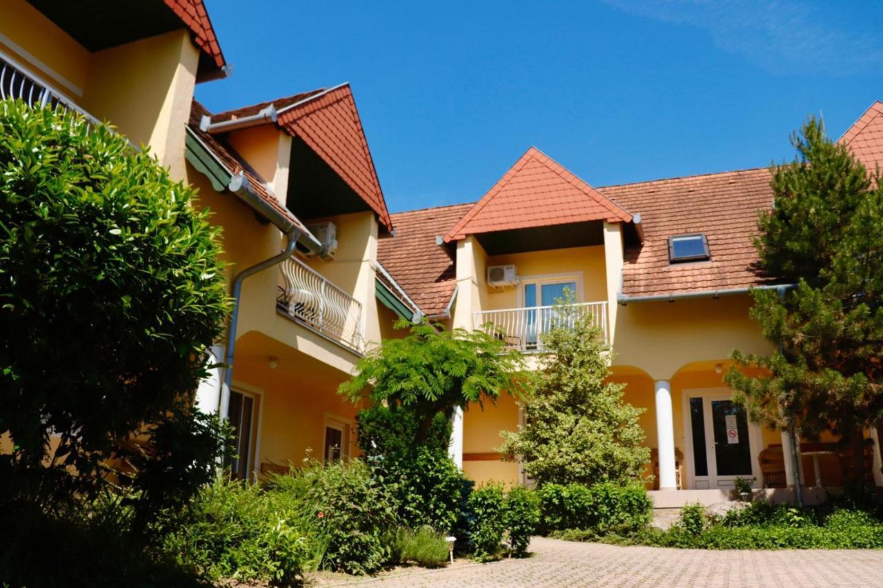 Wagner Panzio Hotel Cserszegtomaj Exterior photo